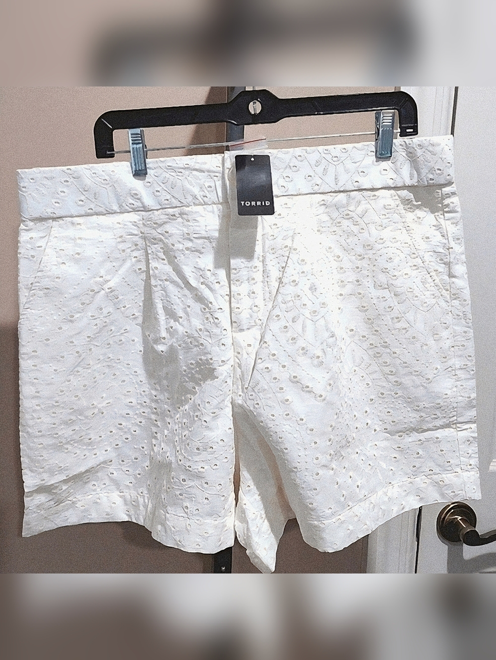 NWT Torrid Belle Isle High-Rise Eyelet Shorts Size 14 (Off-White)